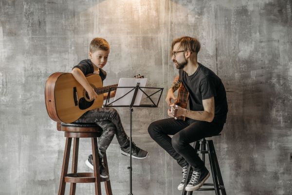 Inscrivez-vous aux meilleures leçons de guitare personnalisées à Lille